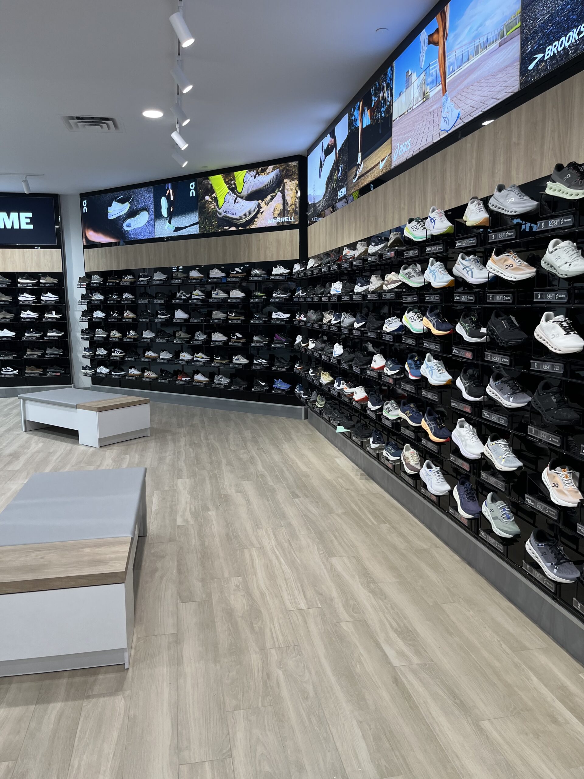 Présentation de chaussures, mobilier sur mesure